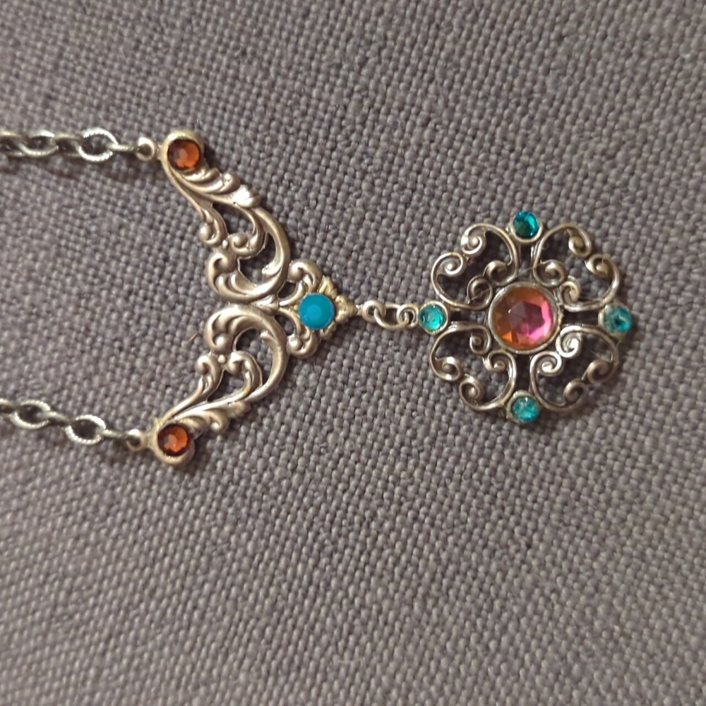 Women's necklace